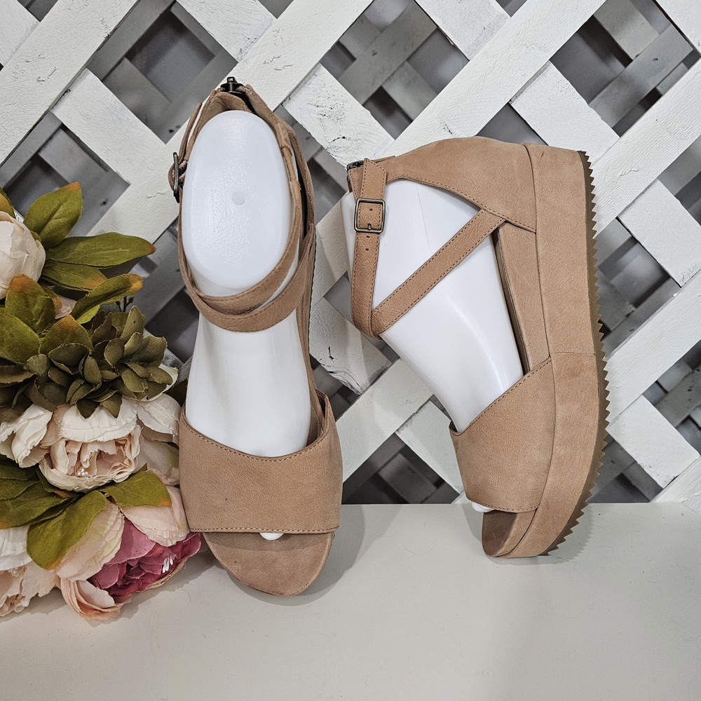 Eileen Fisher Tan Wedge Sandals with Peep-Toe